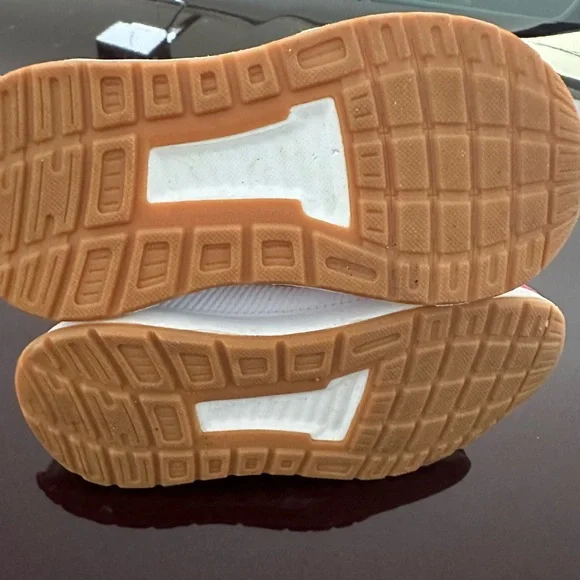 Adidas - Picture 3 of 4